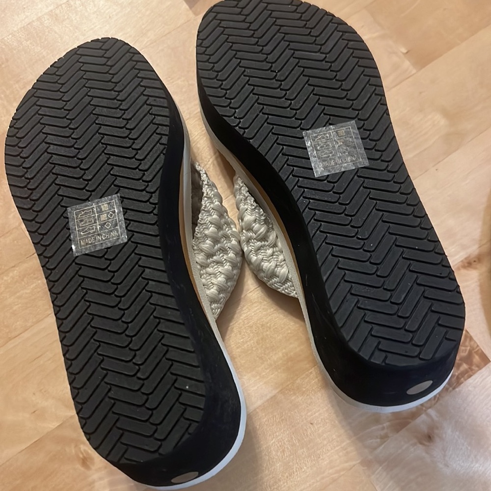 MALIDA Wedge Flip Flops NWOT - Picture 2 of 3